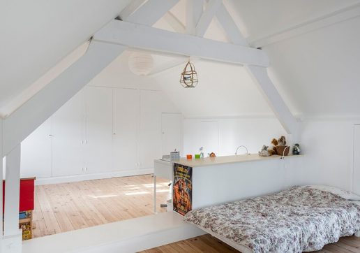 Chambre d'enfant et bureau dans les combles