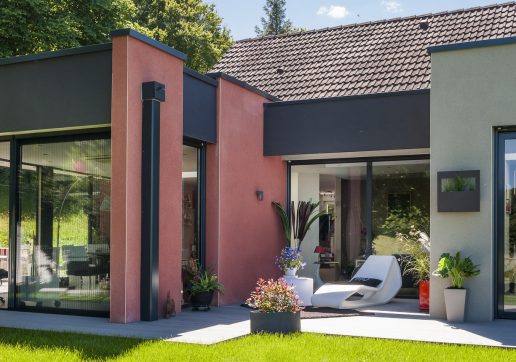 extension contemporaine maison traditionnelle