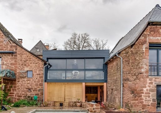 maison ancienne avec extension moderne